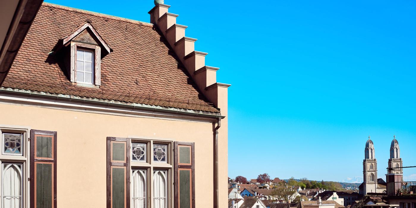 Blick über die Dächer zum Grossmünster